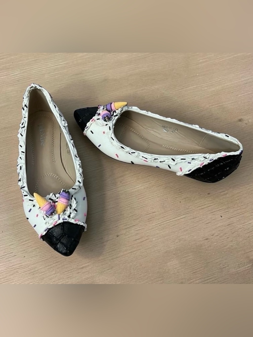 🍦Handmade Waffle Cone Ice Cream Shoes With Sprinkles!
Pointy toe, Size 8 - Picture 15 of 15